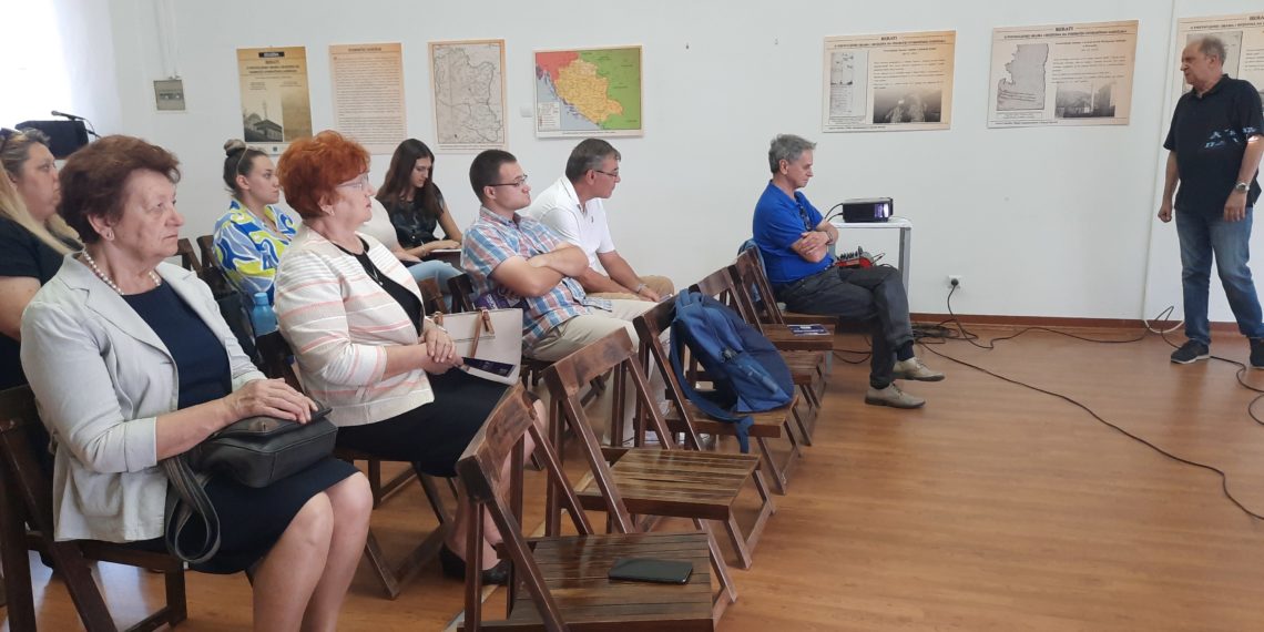 (Video) Koalicija “Pod lupom” i Forum građana Tuzle : “Potrebna politika nulte tolerancije ka pritiscima na birače u BiH”